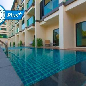 Deluxe Double or Twin Room Pool Access